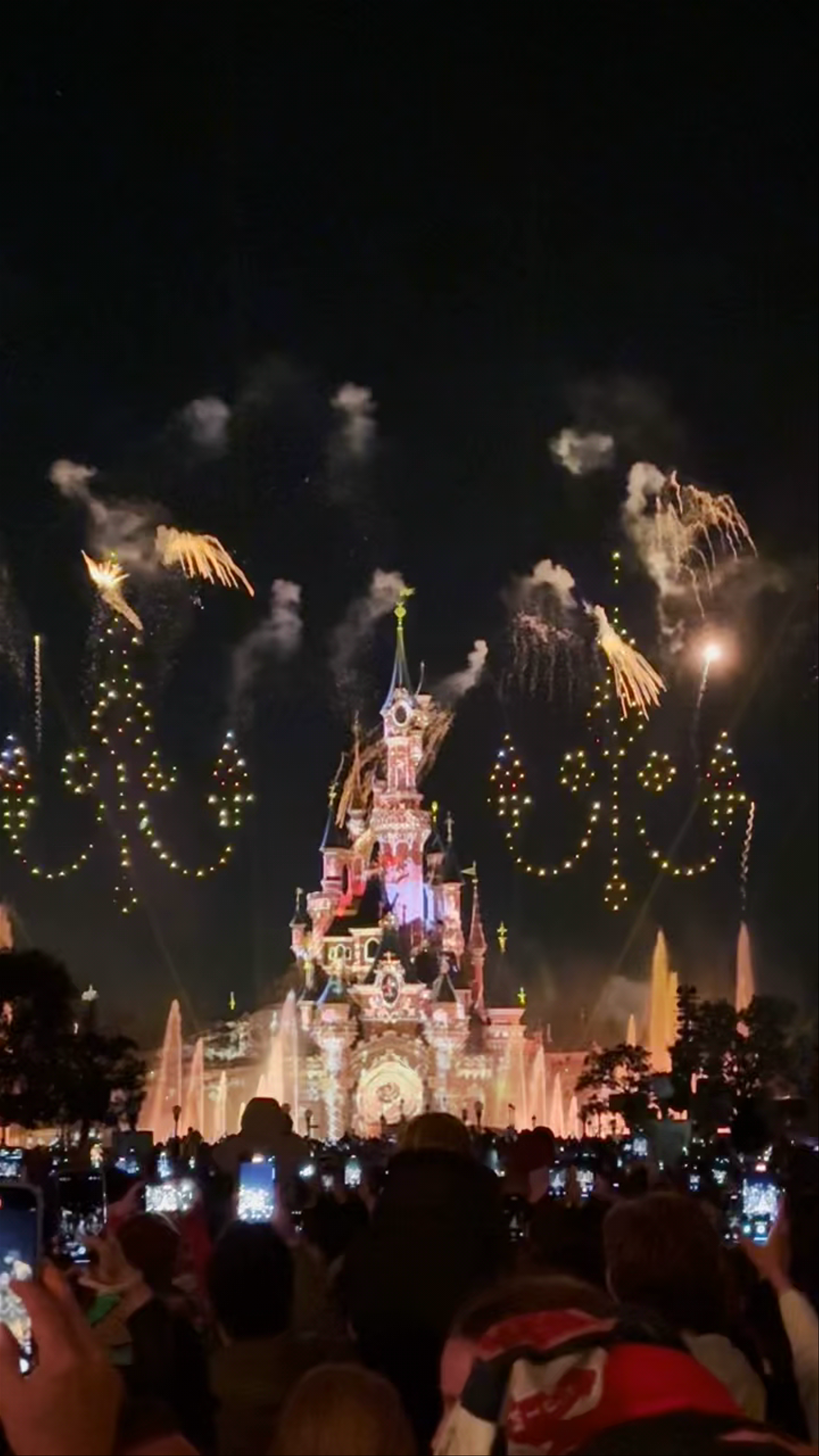 Magical Night Fireworks and Light Show at Château de la Belle au Bois Dormant, Disneyland Paris