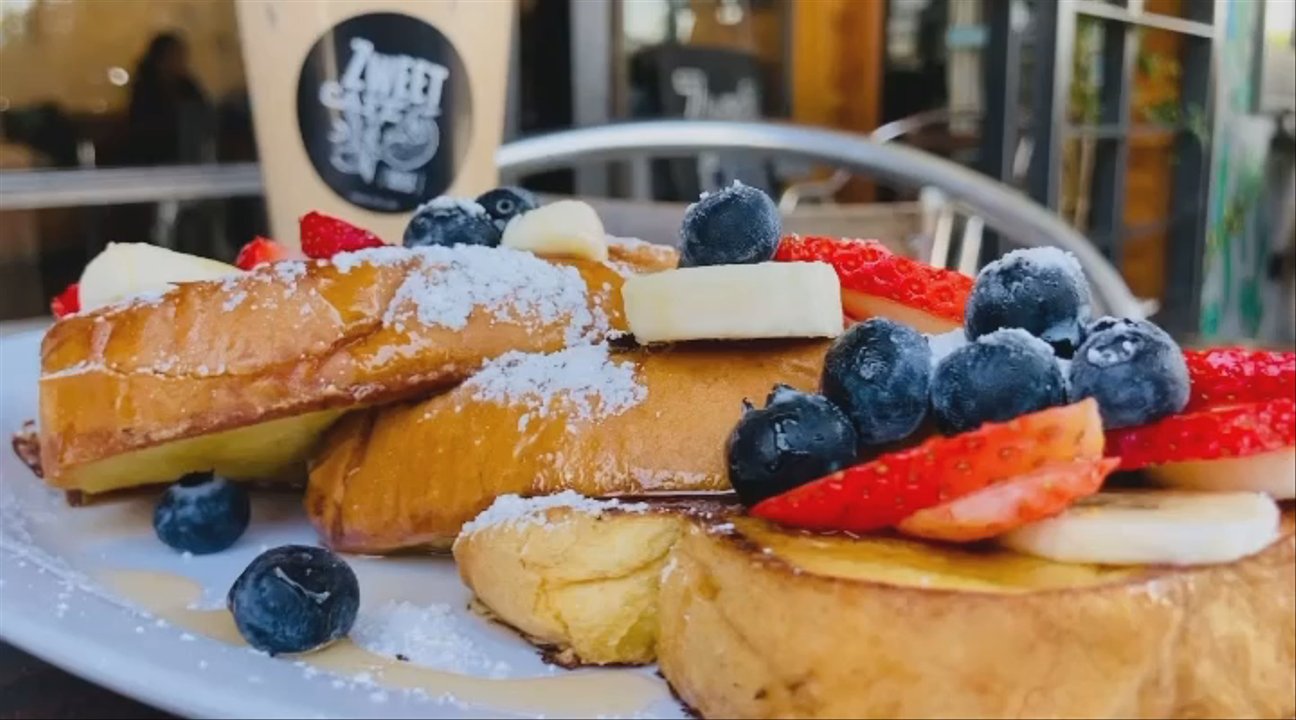 Zweet Cafe - French Toast with Fruit - Coffee & Tea Near Me - Los Angeles, California
