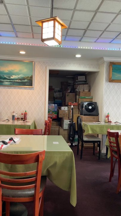 Pho Nam - The AC is very loud, it is like riding inside an airplane. - Vietnamese Near Me - Honolulu, Hawaii