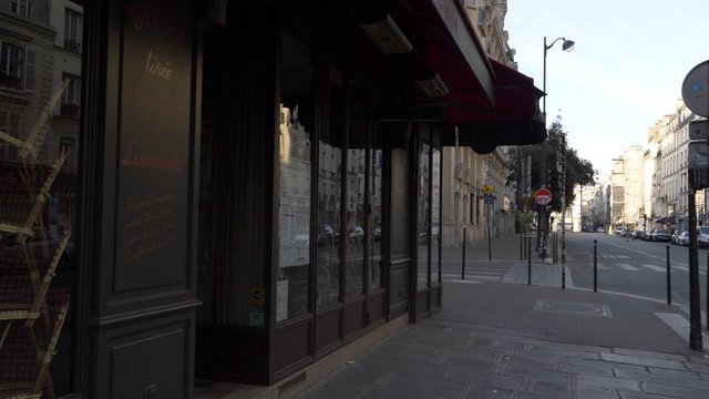 Closed restaurant in Paris 