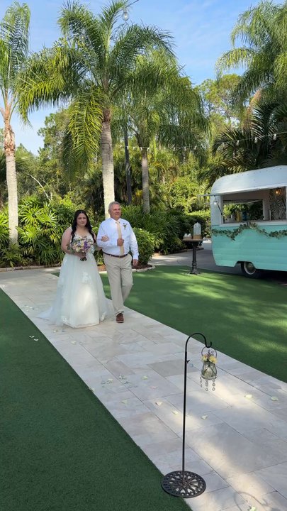 Paradise Cove - Aisle-way for ceremony (oh and the gorgeous Bride) - Venues & Event Spaces Near Me - Orlando, Florida
