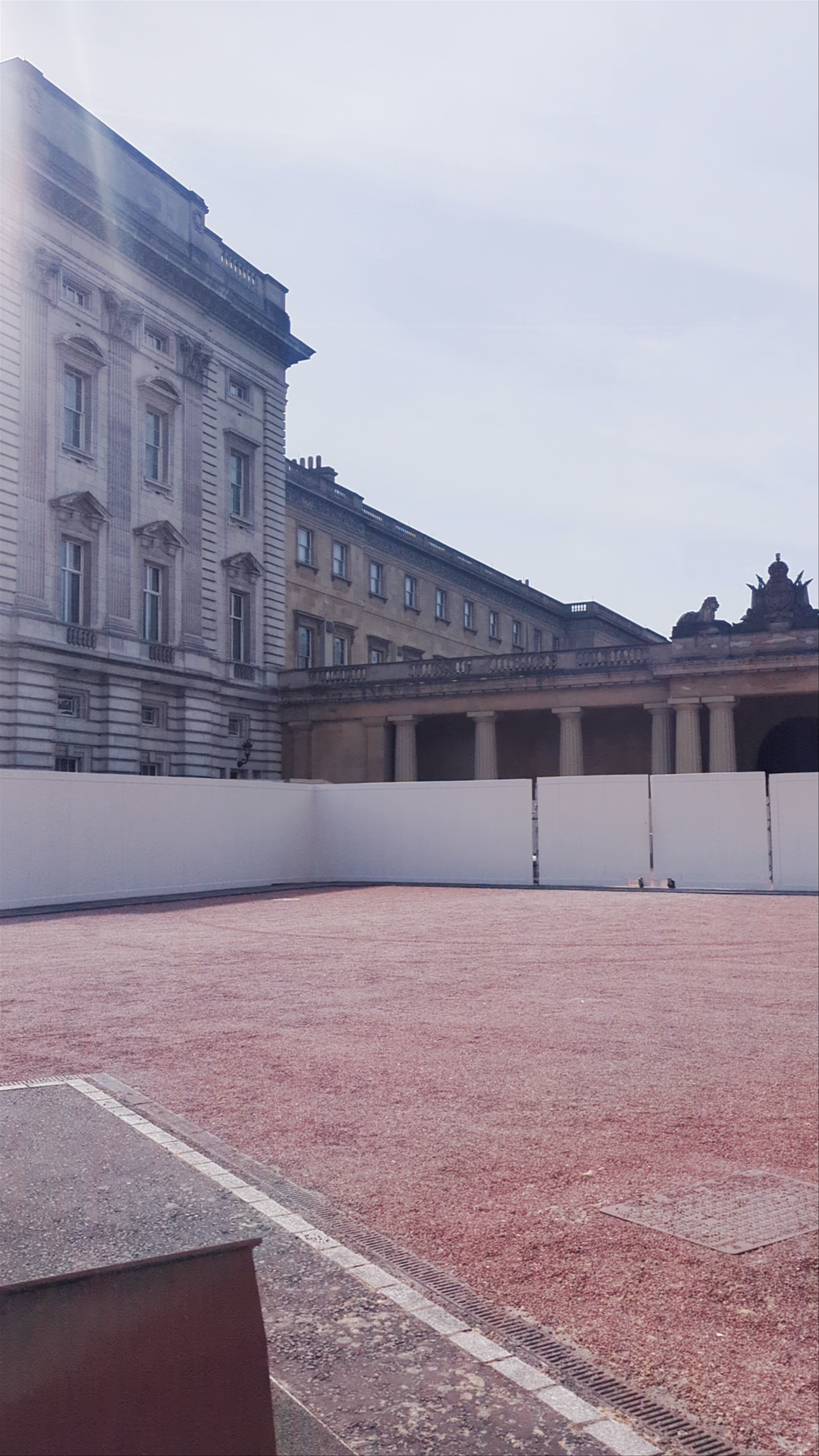 Iconic Buckingham Palace Courtyard in London—a Majestic Historic Landmark