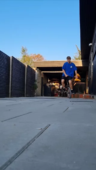 riu submission: varial to stand up