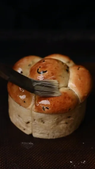 Milk Bread with Seaweed