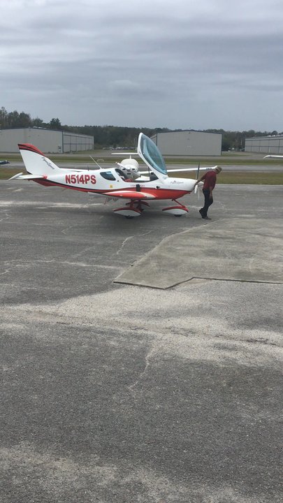 Happy Hangar Cafe - Lots of plane activity on Sunday. - Breakfast & Brunch Near Me - Lutz, Florida