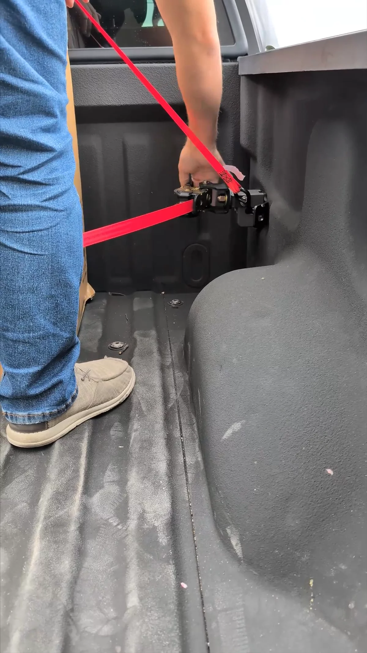 Ultimate Retractable Ratchet Straps® for Universal - Ford Back Plate