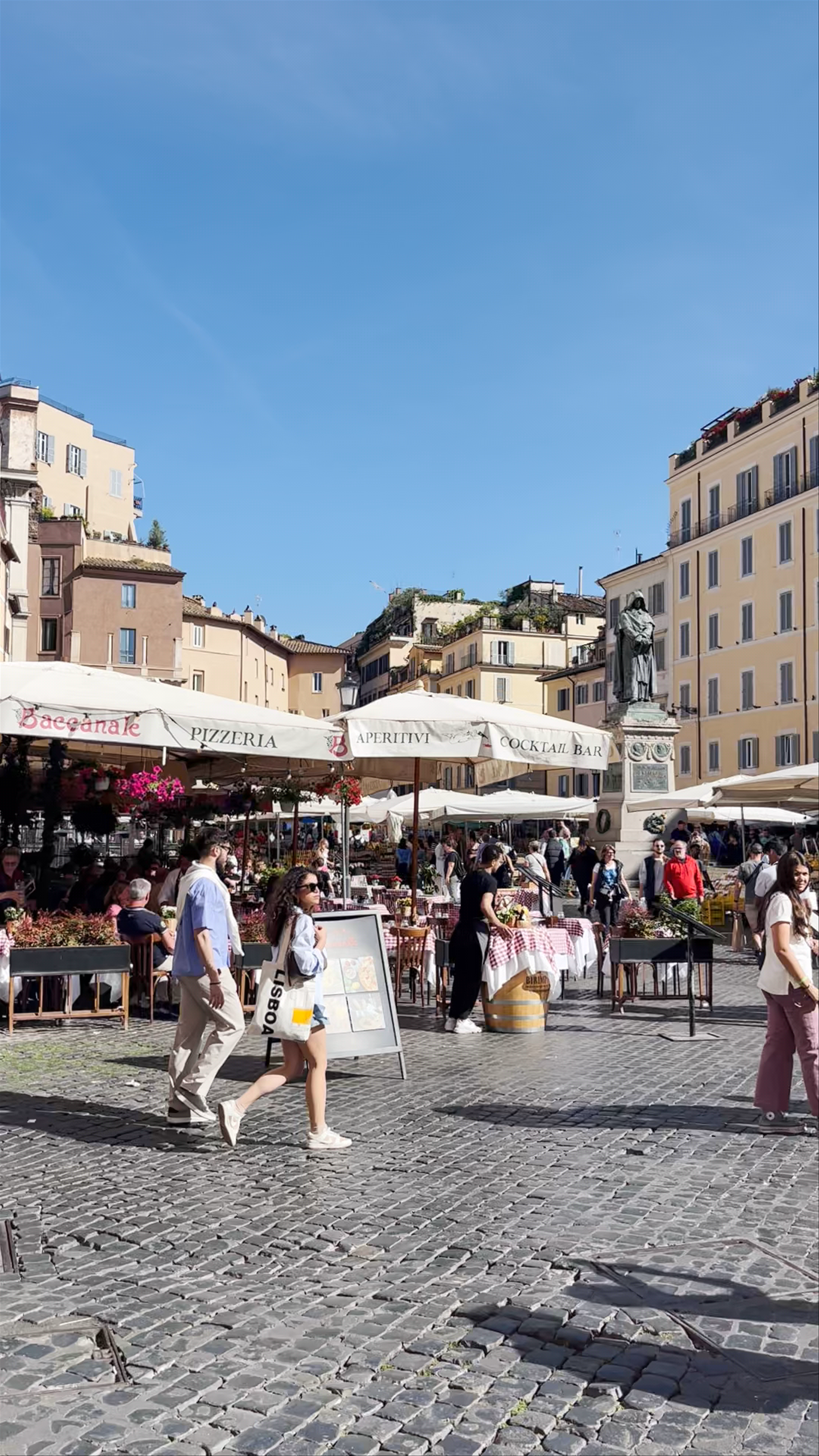 Campo de' Fiori: Vibrant Market Life in Rome