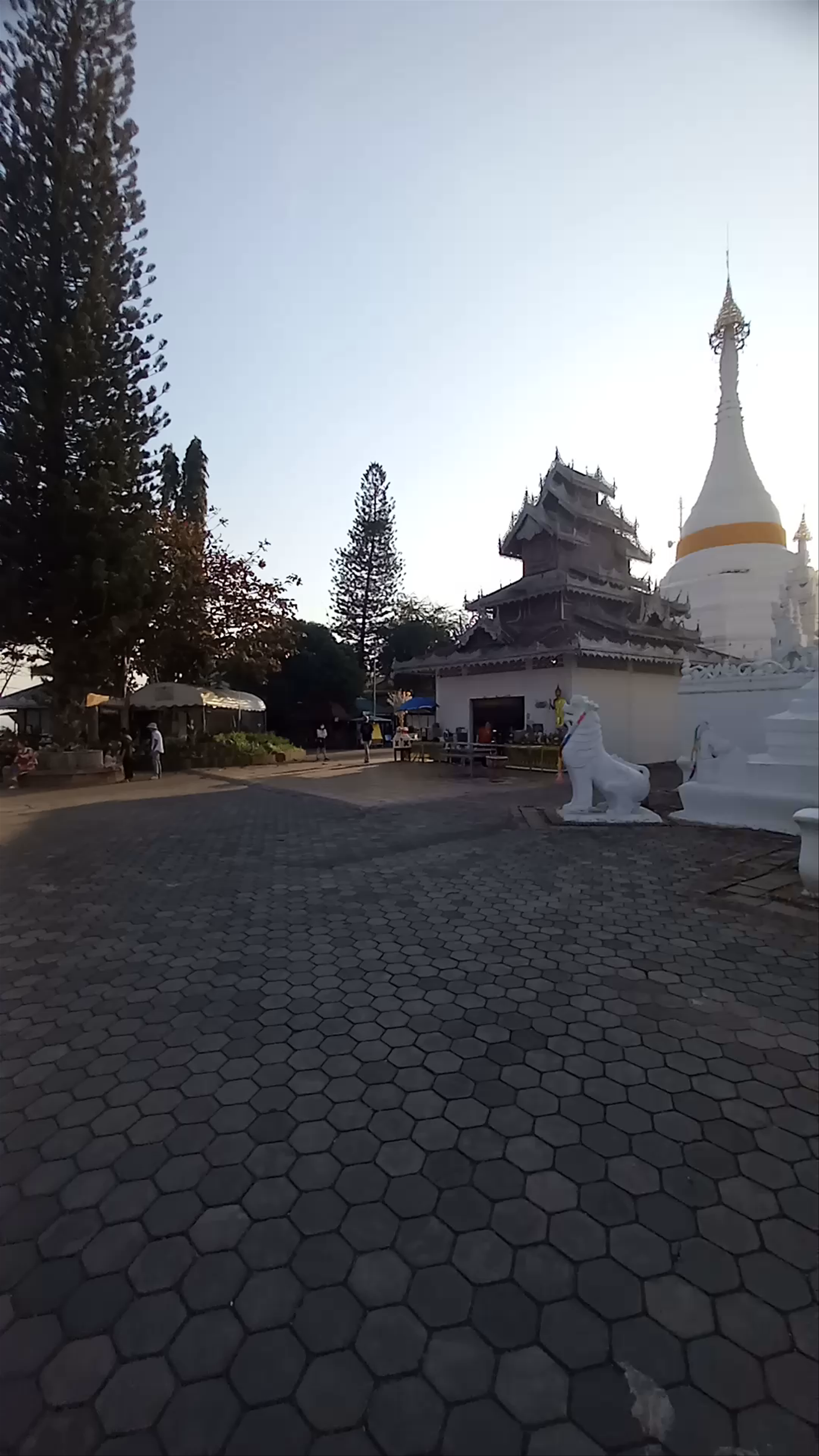 Wat Phra That Doi Kongmu: Spiritual Serenity Above Mae Hong Son