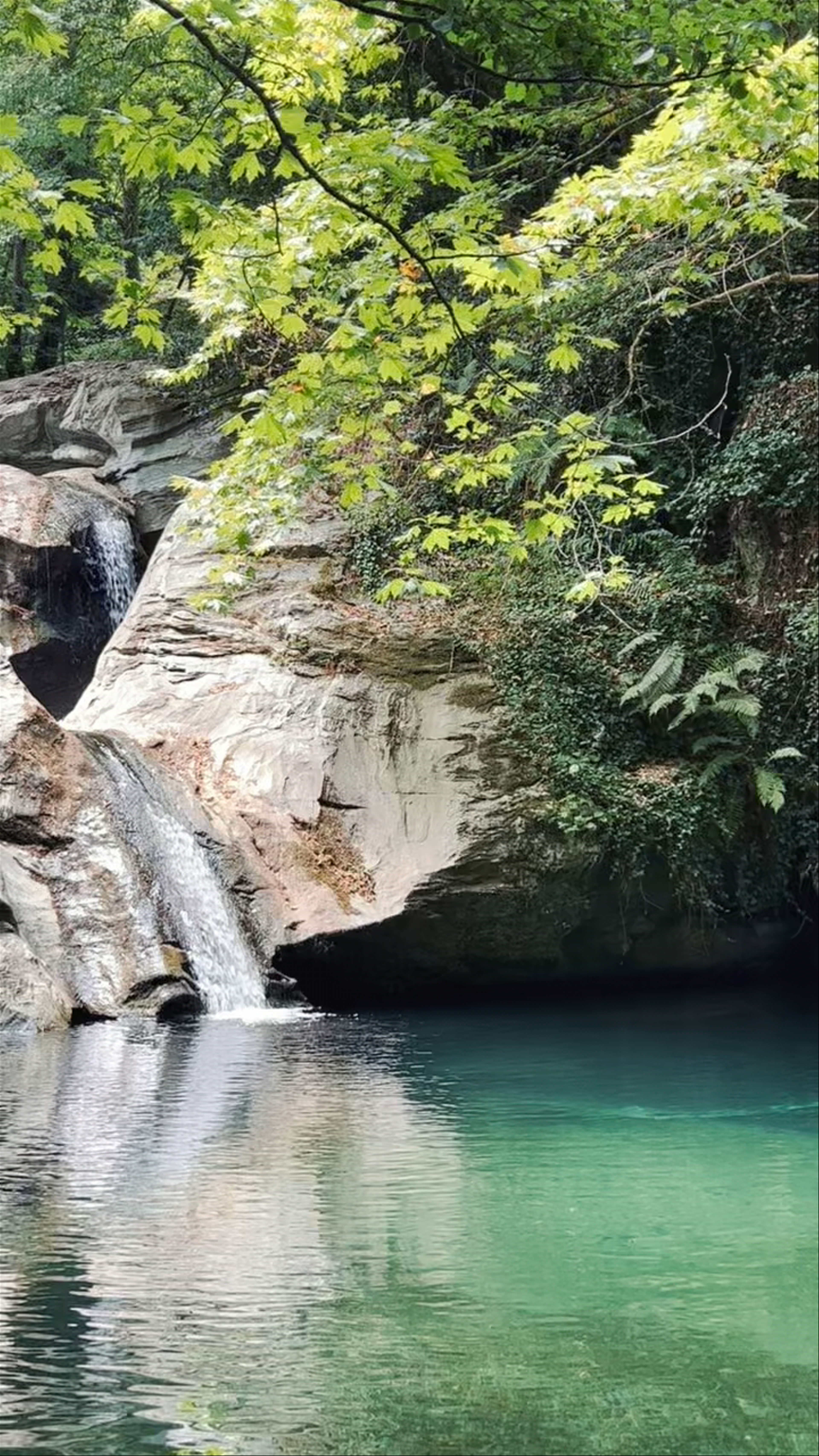 Discover the Serene Poros Waterfalls in Magnisia, Greece