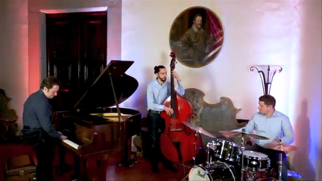 Ponte Vecchio Jazz Band - Crazy Little Thing Called Love - video 5