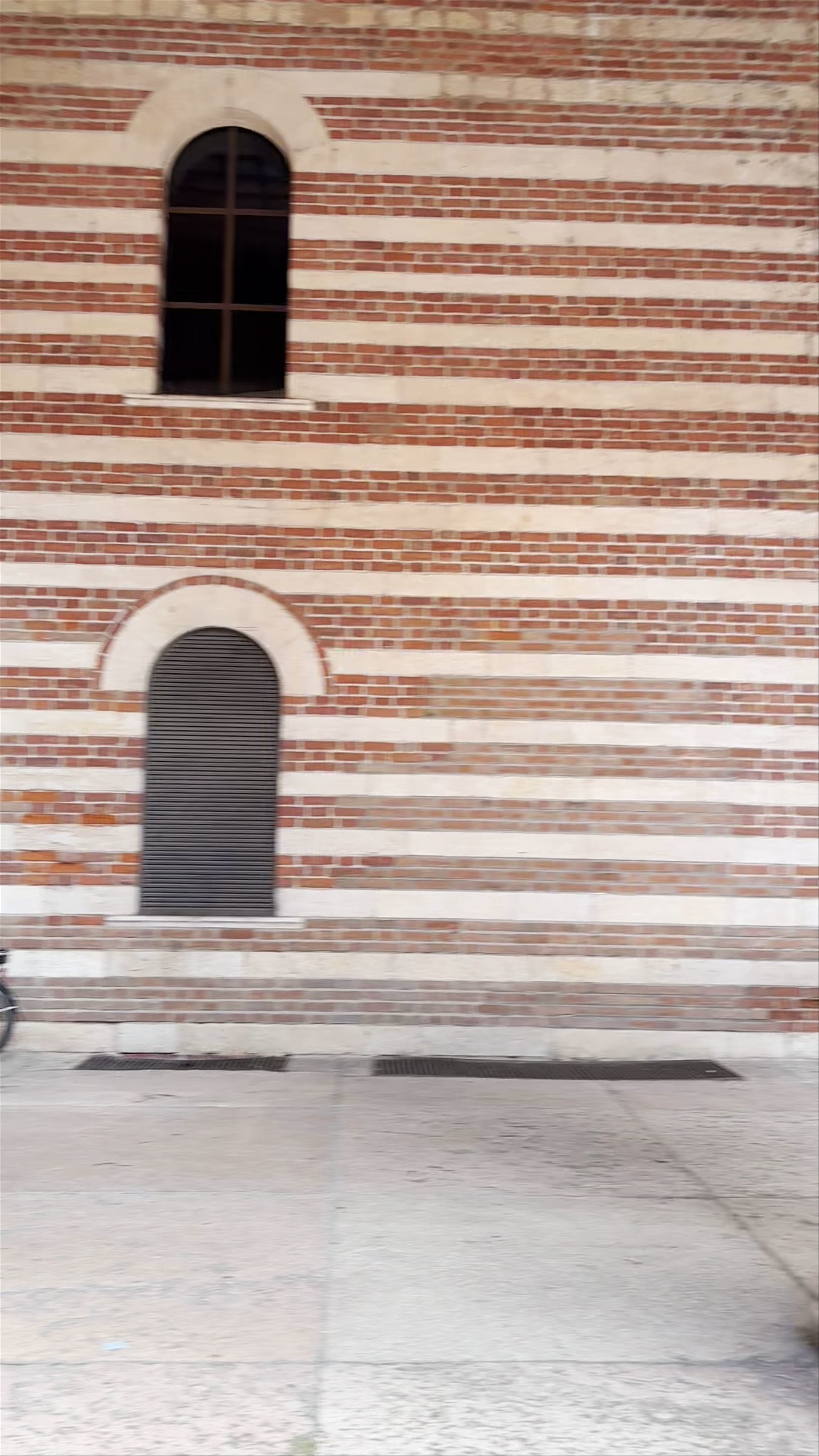 Historic Charm of Cortile del Mercato Vecchio in Verona