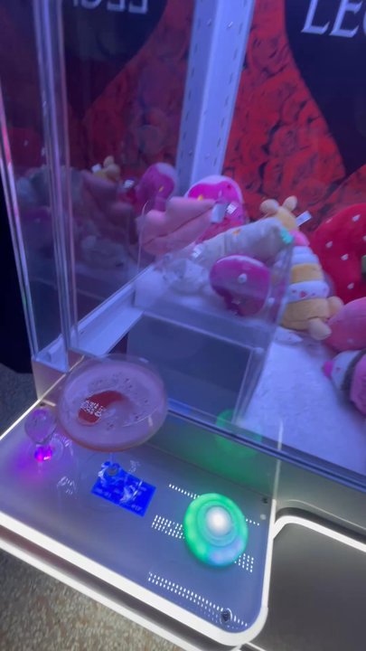 Emerald - Claw Machine - Caterers Near Me