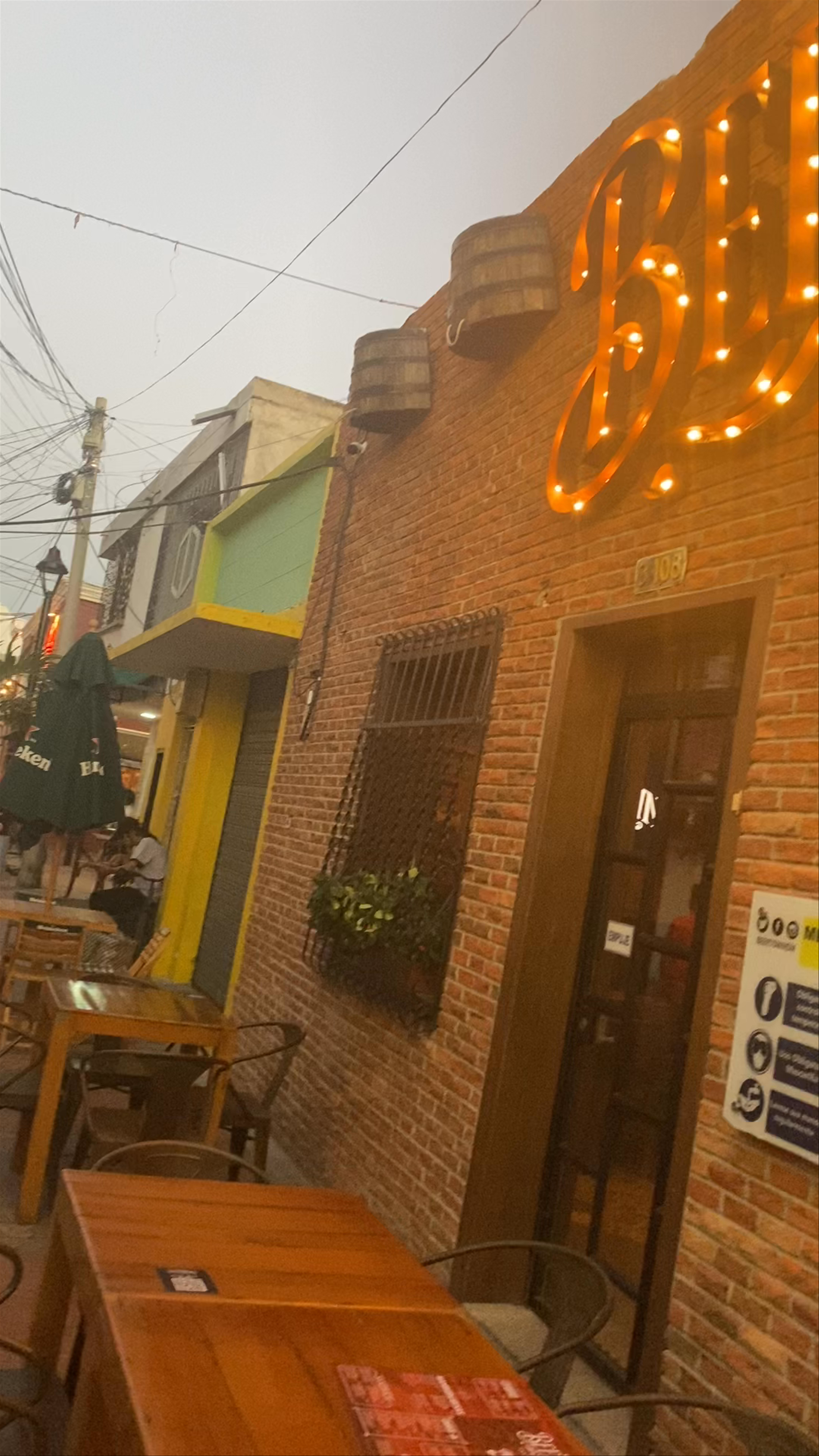 Evening Vibes at BeerTown: Cozy Dining in Santa Marta