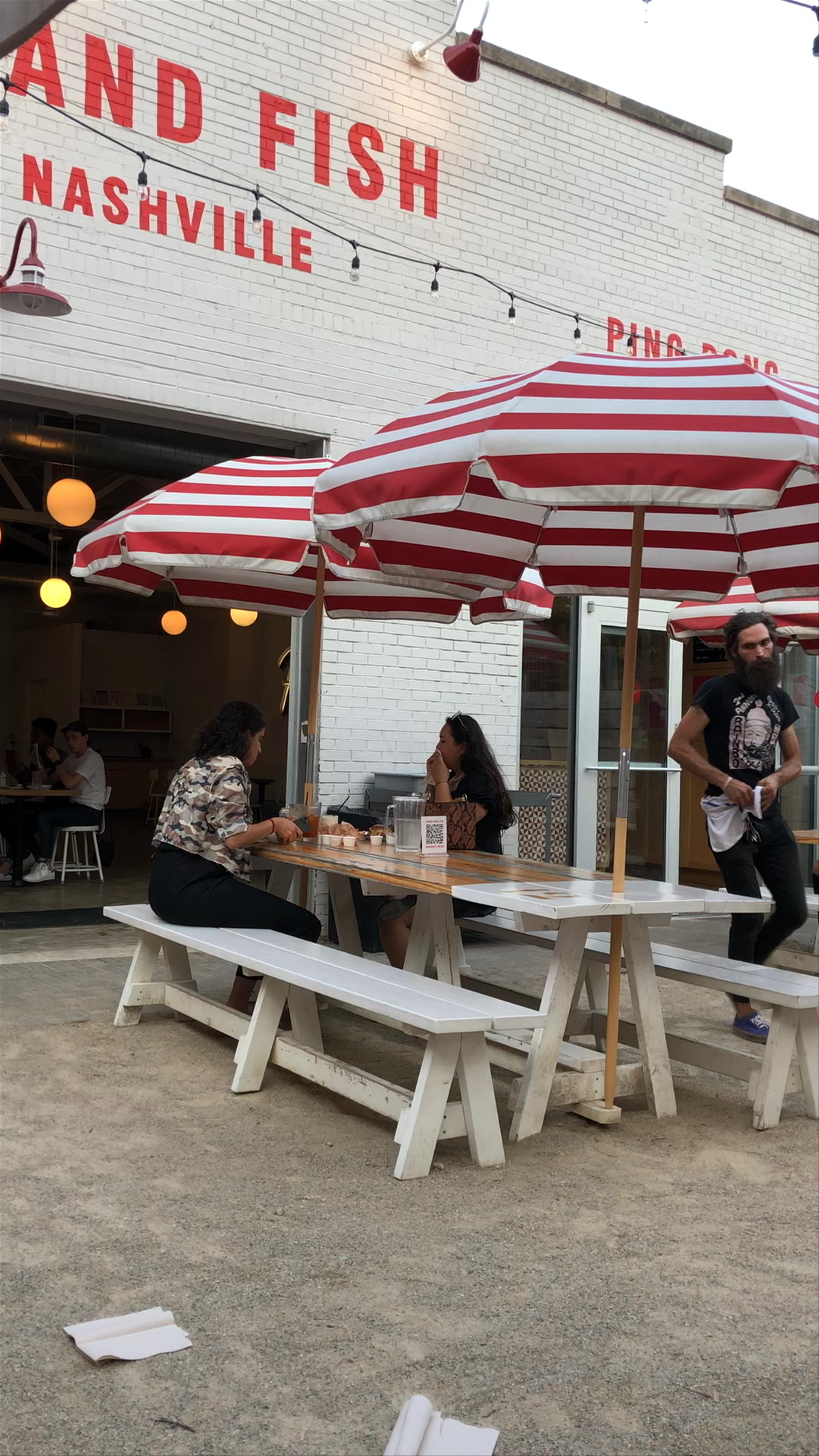 Charming Outdoor Dining at Nashville-Style Spot in Chicago