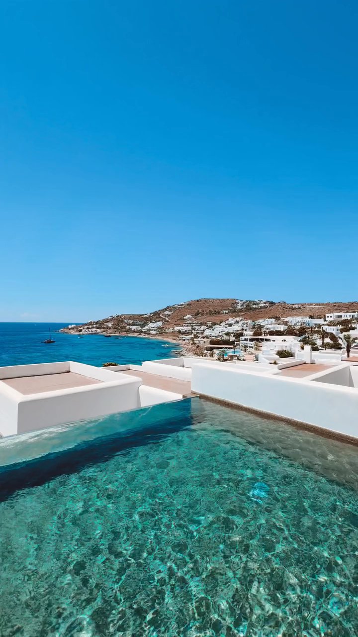 paradise found
📍 Santorini
🎥 Vincent Rivaud · Pexels
#travel #beach #island #paradise #wanderlust
