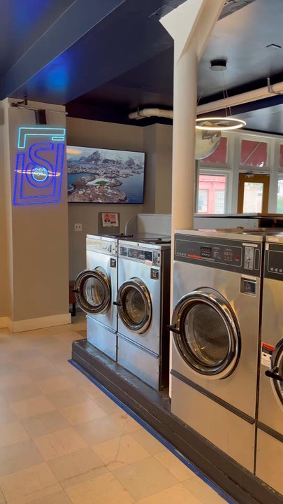 WashStudio - Inside view - Laundromat Near Me - Saint Louis, Missouri