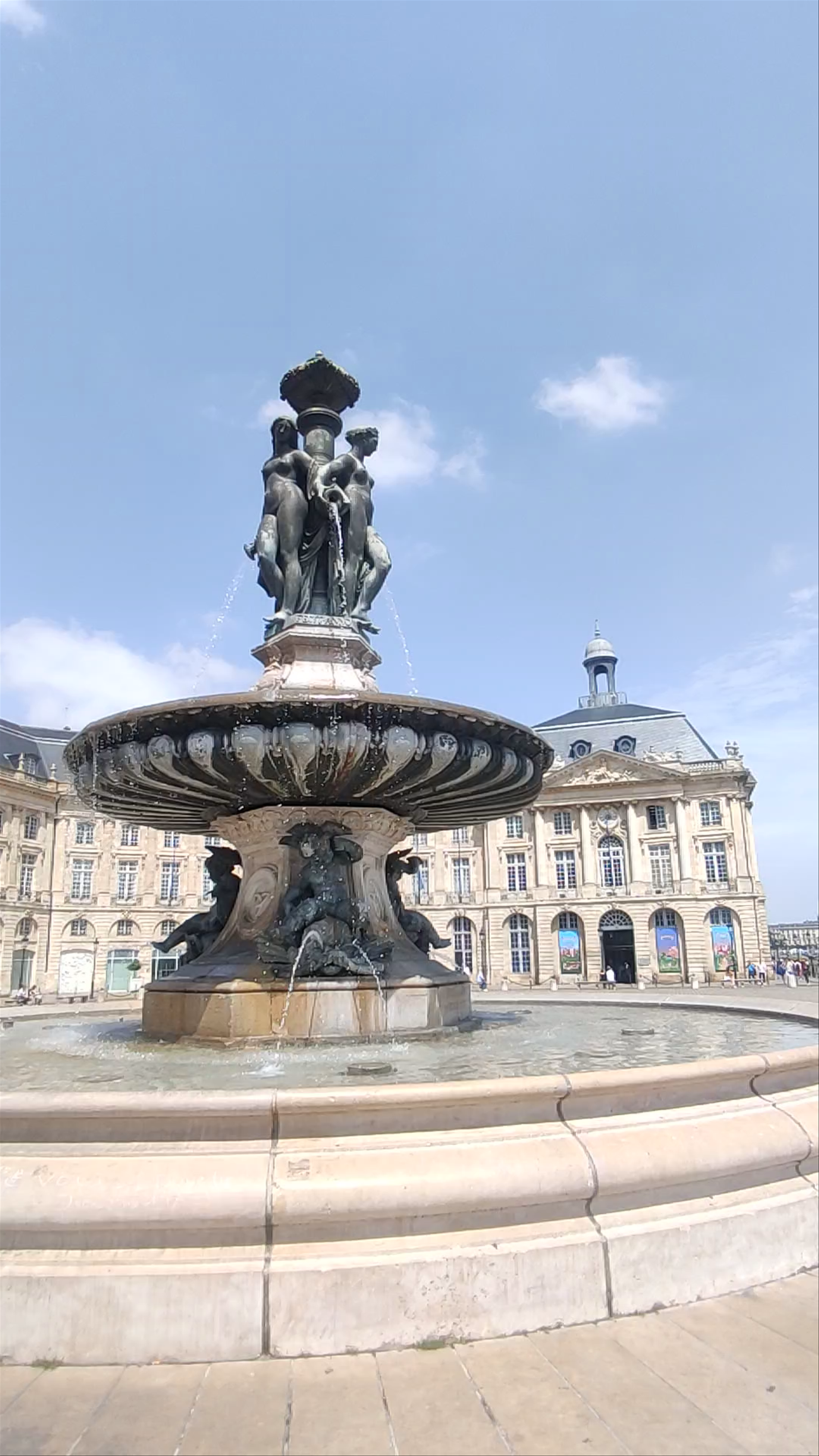 Place de la Bourse Fountain: Iconic Elegance in Bordeaux