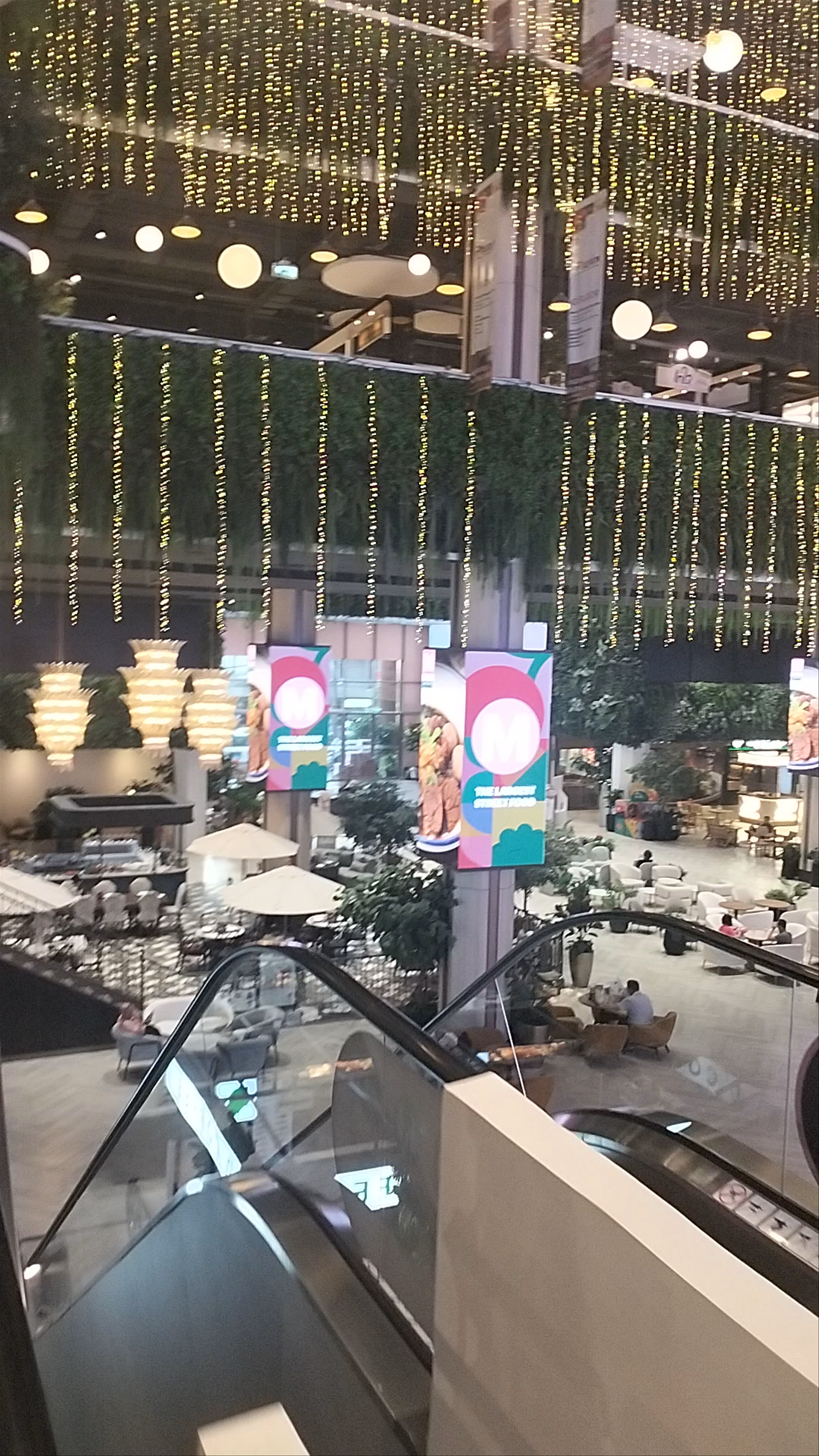 PHENIX Pratunam: Vibrant Shopping & Dining Experience in Bangkok