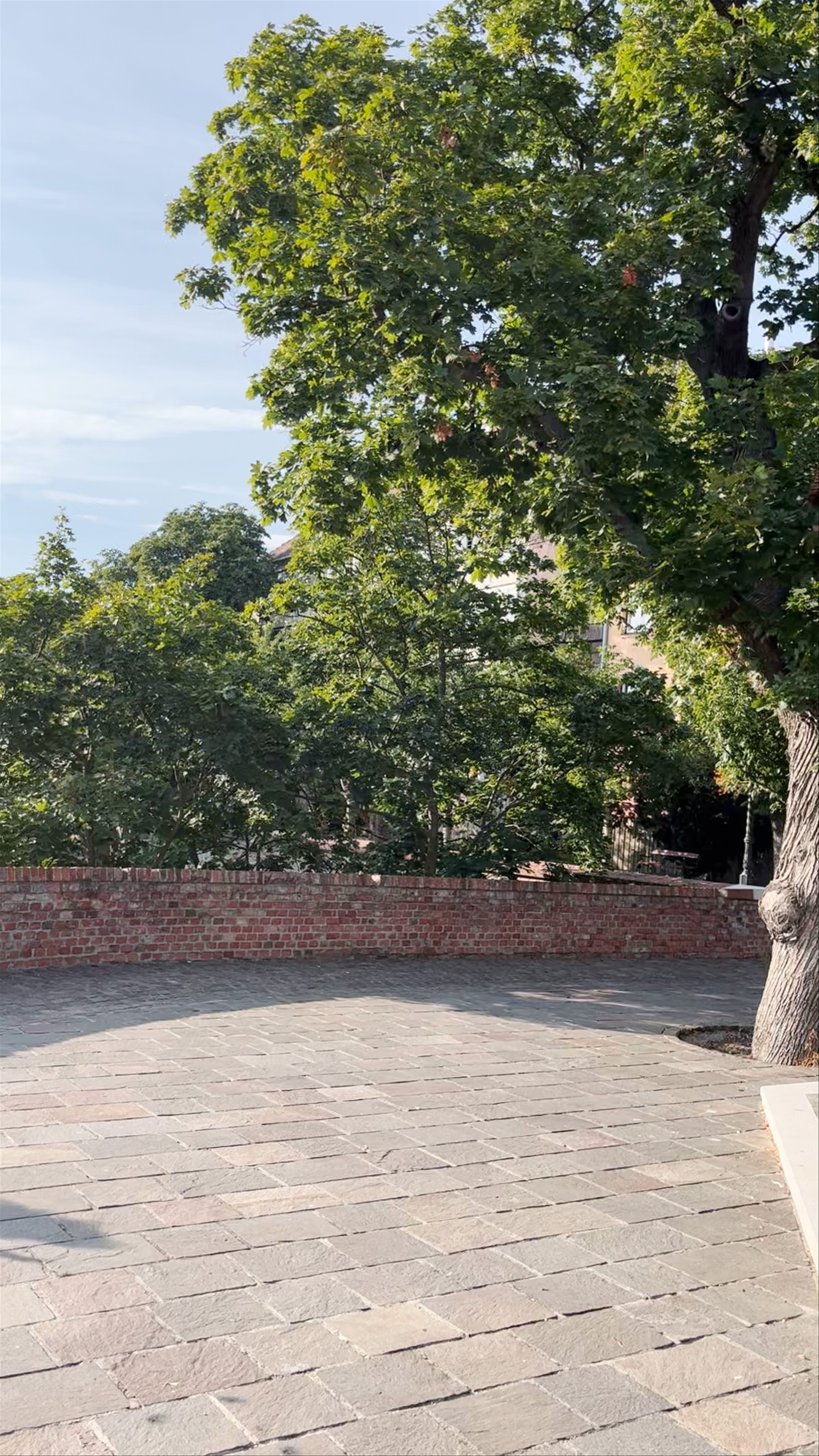 Tóth Árpád sétány – Pavilon