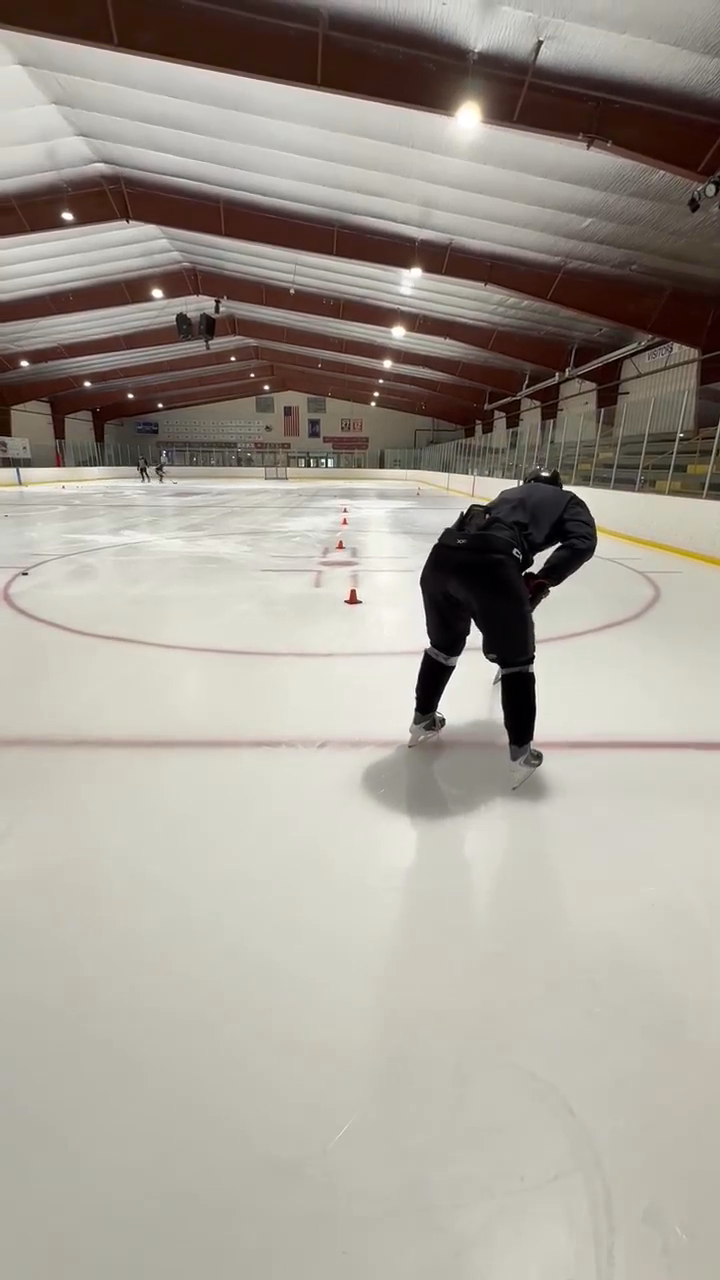 Andrew Mohesky: On-Ice Training Highlights, fast feet, fast shot.