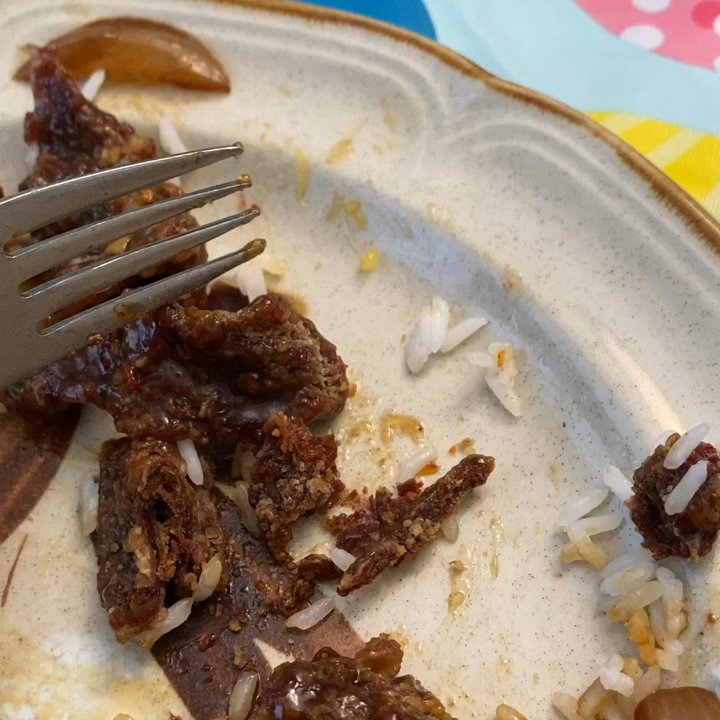 Red Pepper Chinese Restaurant - Dry beef, thin, inedible. When I cut it with my fork, it crumbles to dust - Chinese Near Me - Lawrence, Kansas