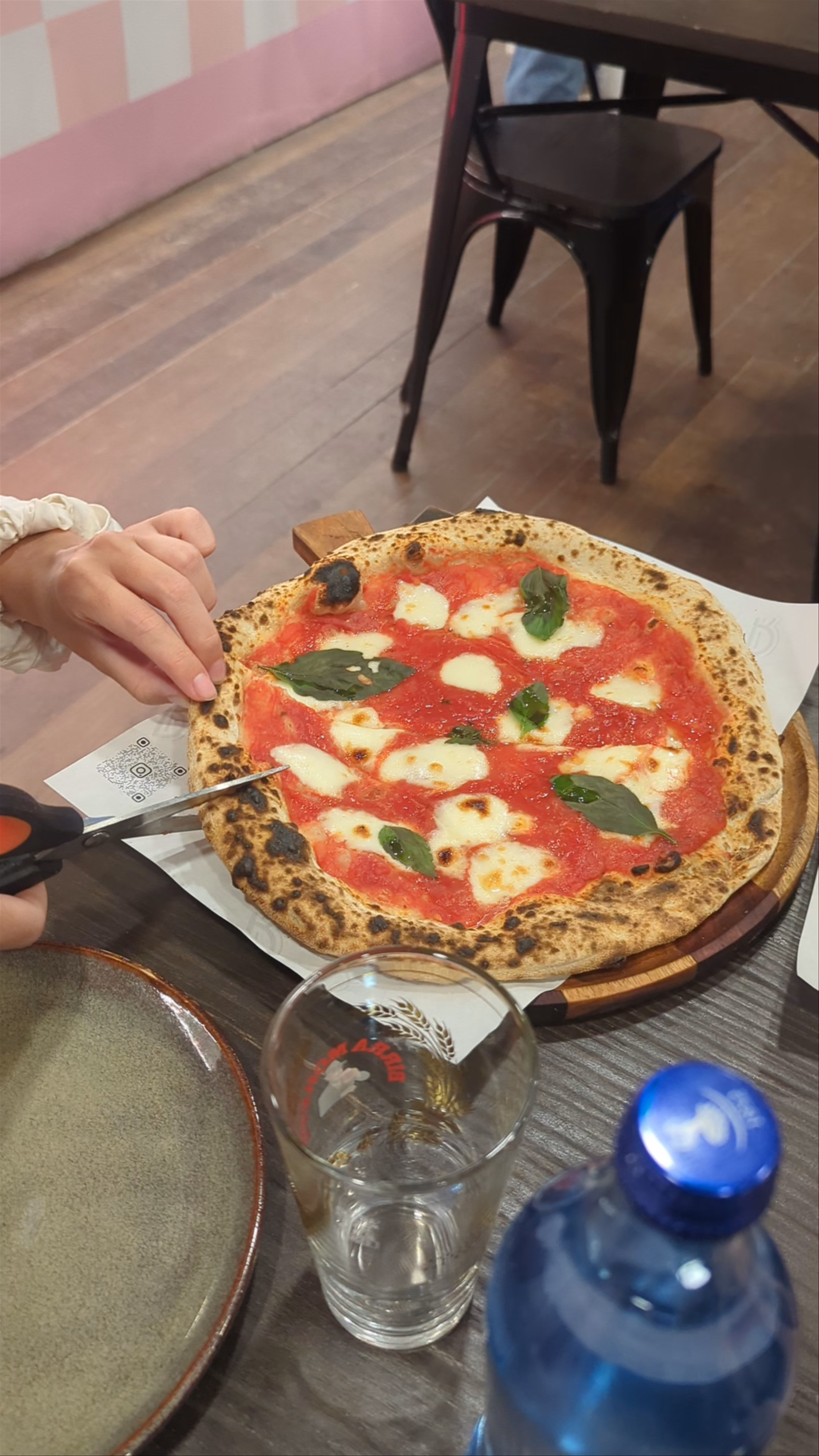 Authentic Neapolitan Pizza Experience at Retrogusto Caparica, Costa da Caparica, Portugal
