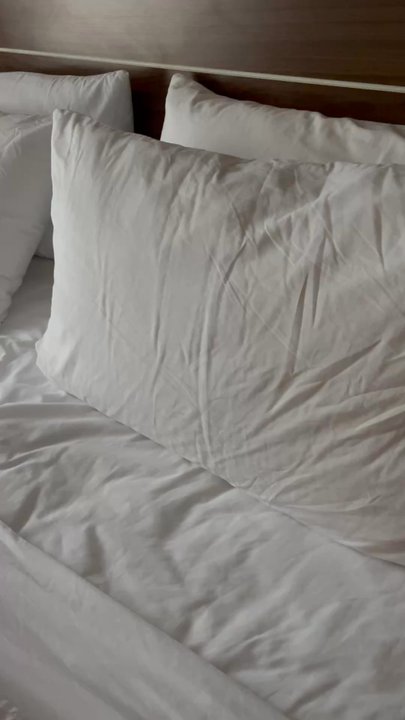 Holiday Inn Express Poughkeepsie - When a guest requests linen change, it should be done. - Hotels Near Me - Poughkeepsie, New York