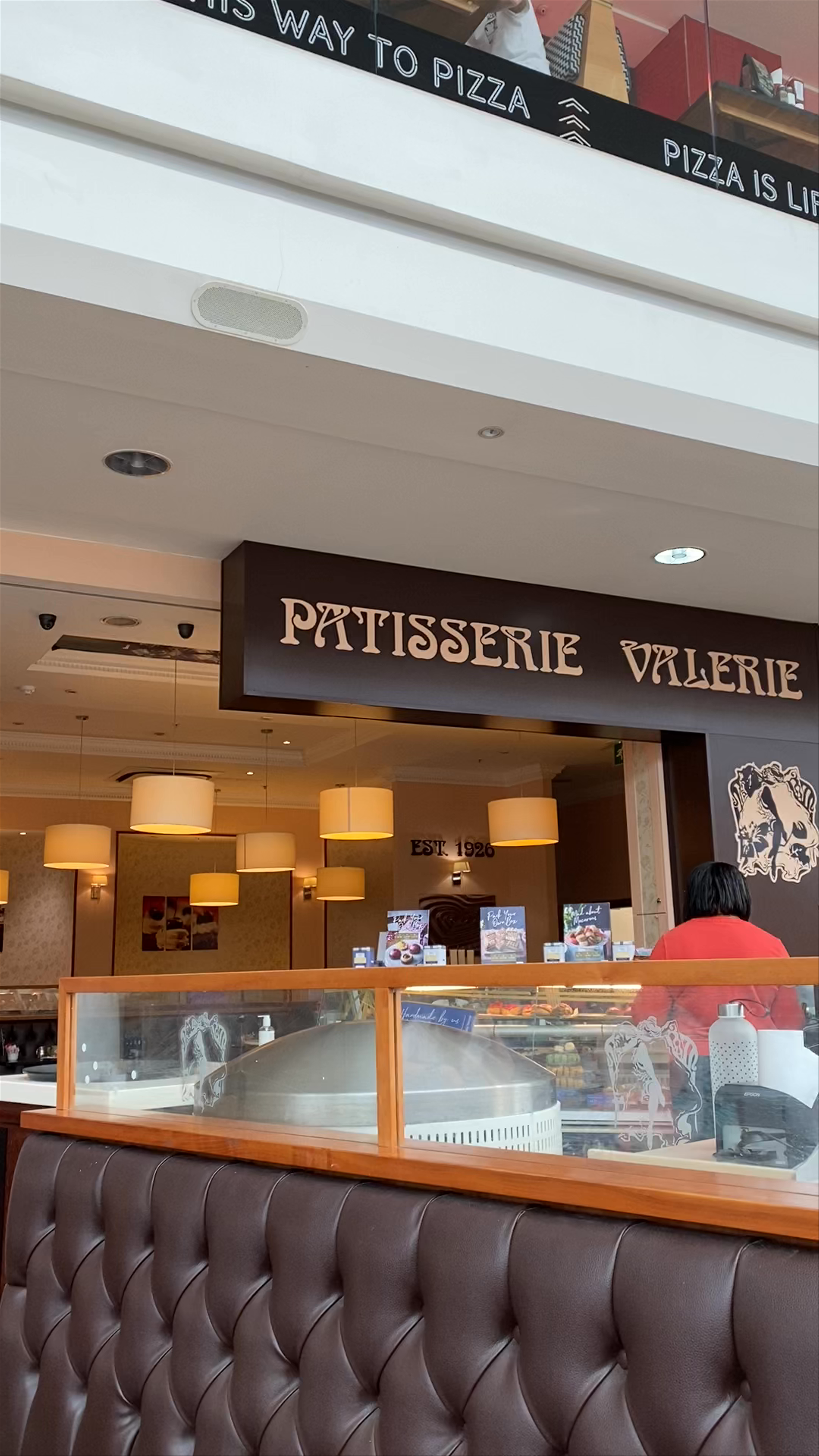 Patisserie Valerie Cribbs: Cozy Afternoon Tea Delight in Bristol