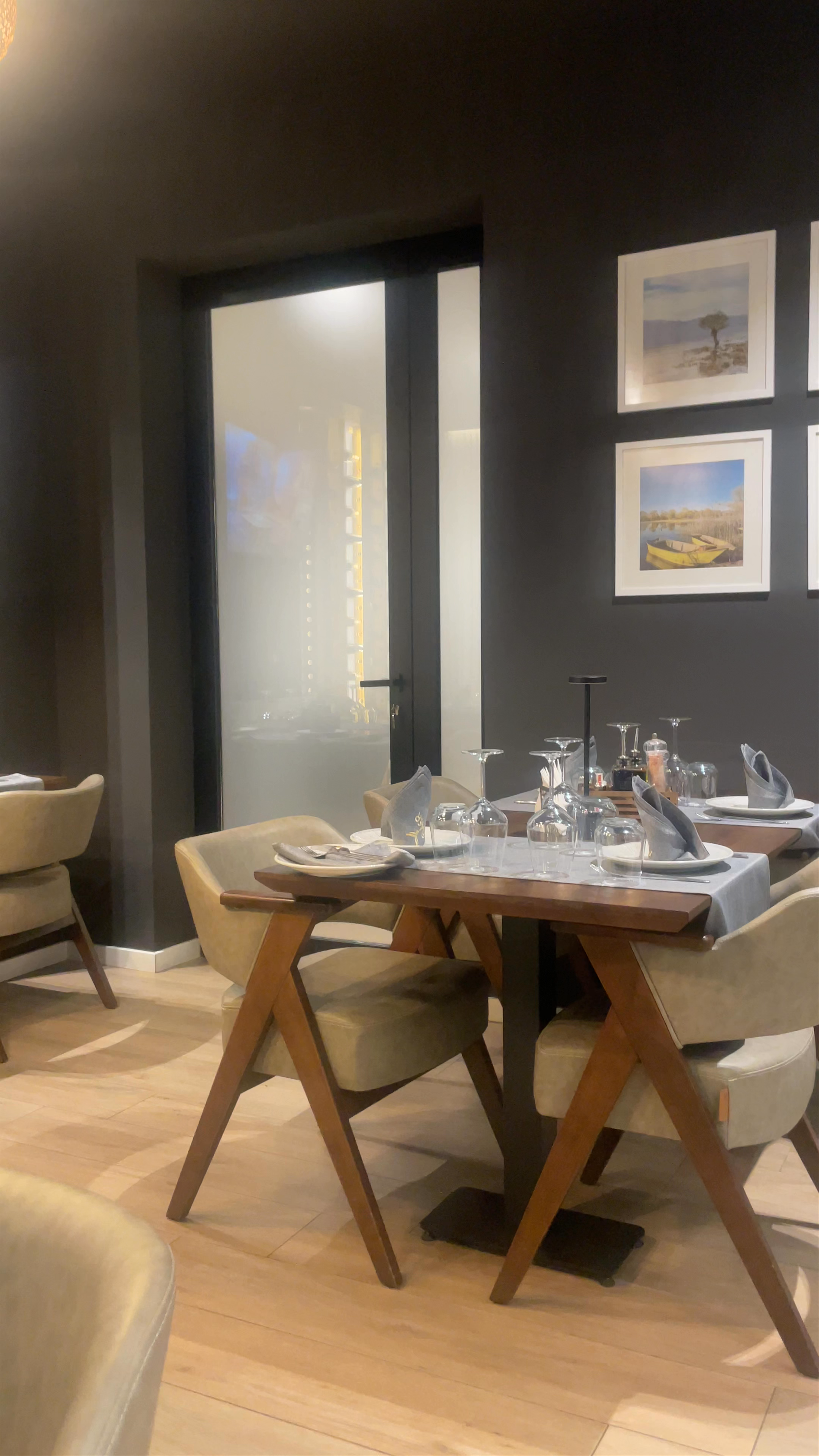 Flaer Bar Restaurant Hotel: Cozy Dining Experience in Shkodër