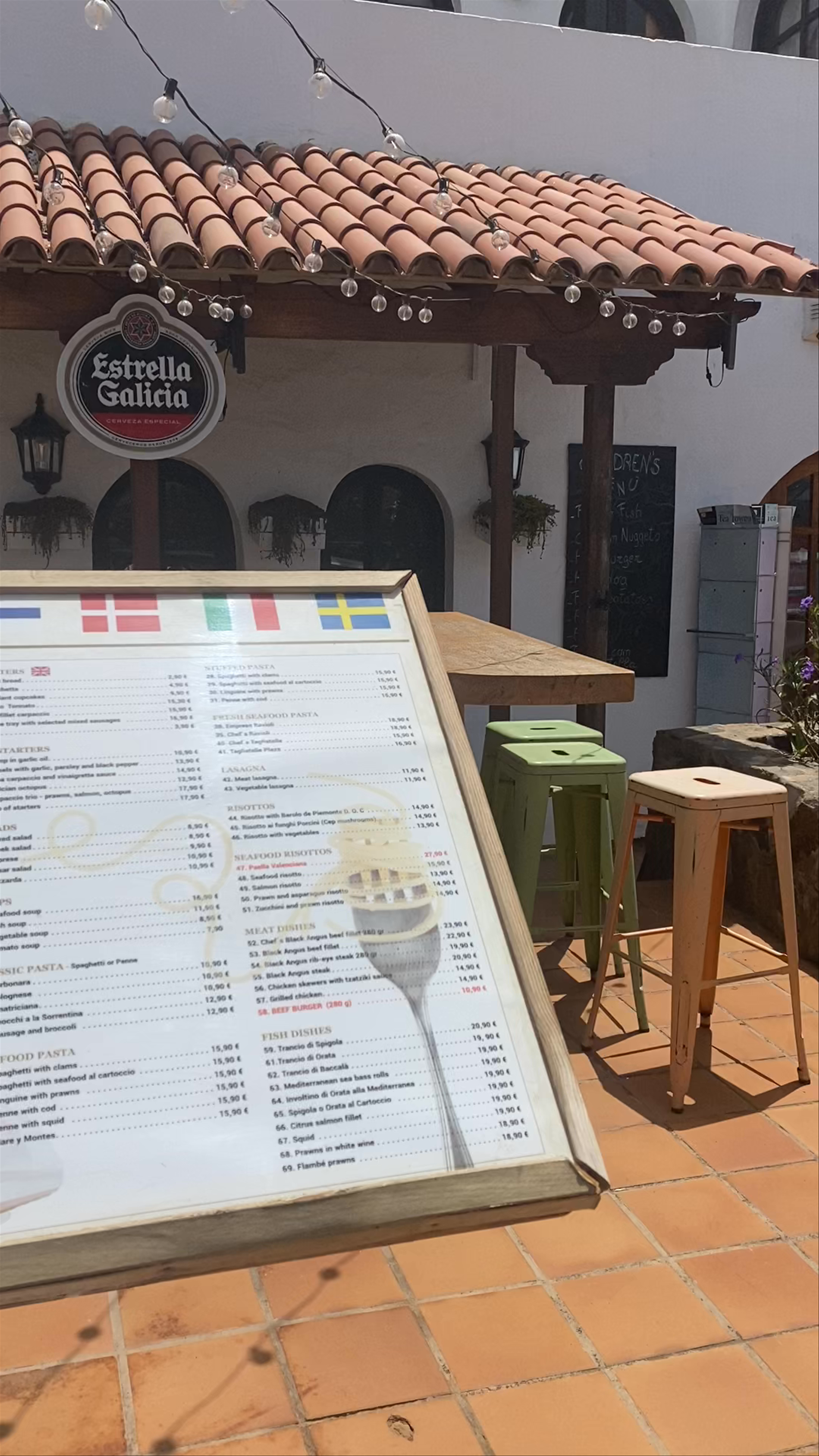 La Plaza Italian Restaurant: Cozy Terrace Dining in Gran Canaria