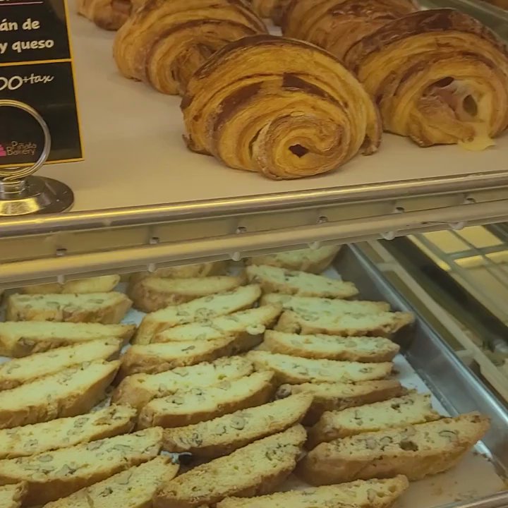 La Piñata Bakery - Bakeries Near Me - Lincolnwood, Illinois