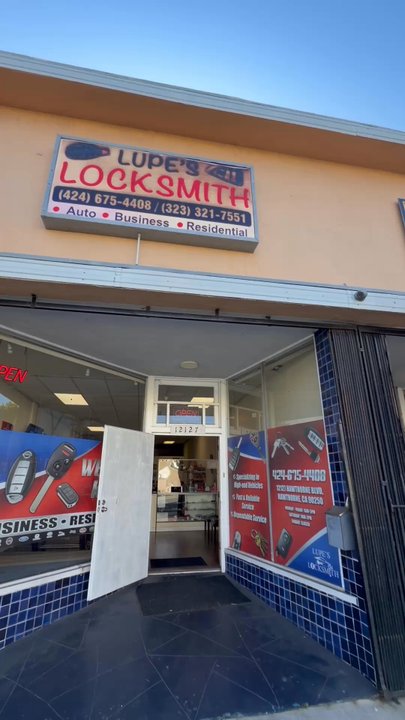 Lupe's Locksmith - Pan-around outside - Keys & Locksmiths Near Me - Hawthorne, California