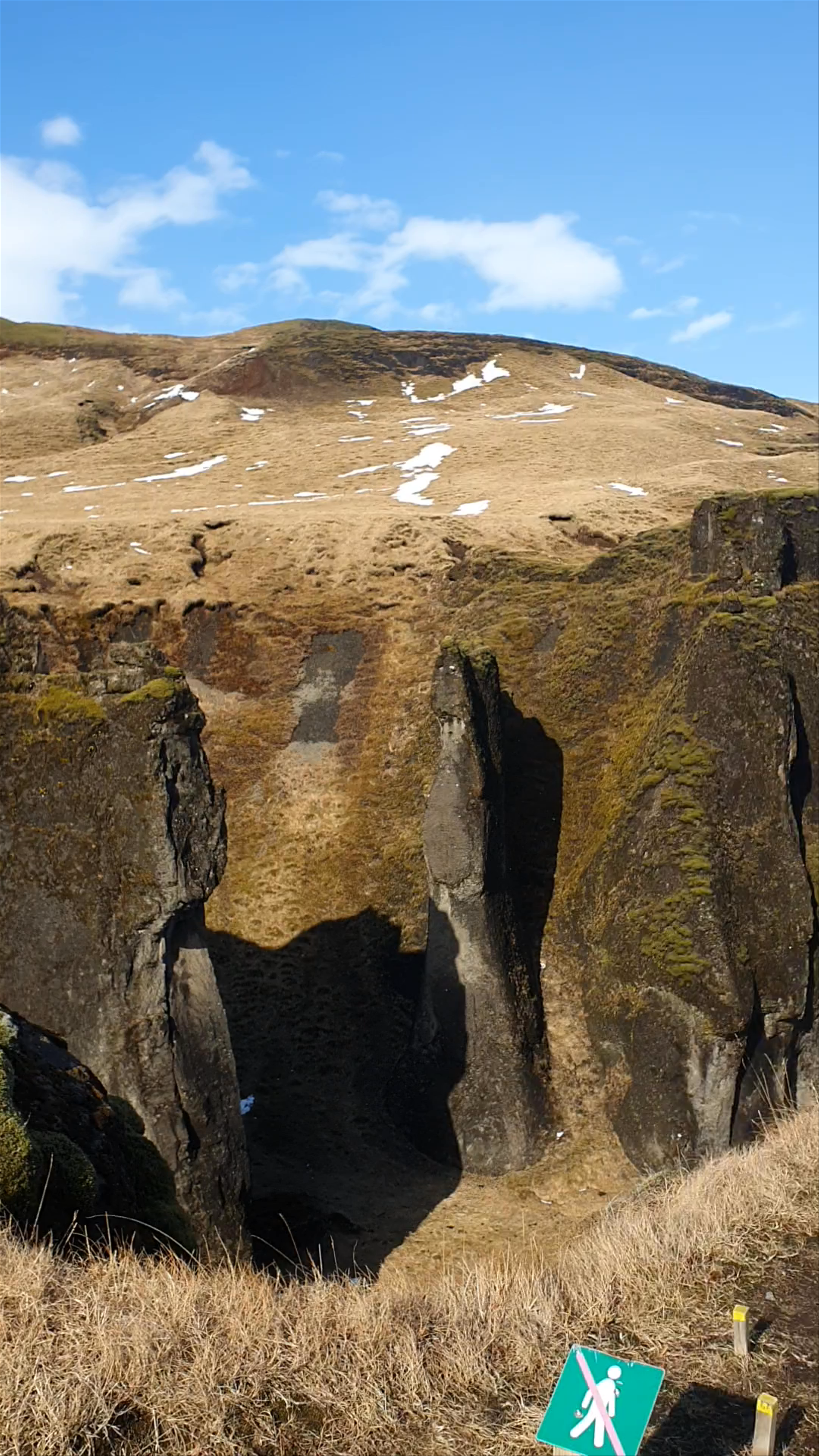 Fjaðrárgljúfur Canyon: Iceland's Majestic Ancient River Gorge