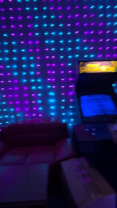 Retro Rooms - You can even watch favorite throwback movies What a great selection! I'm not talking Disney, more like Speed and Die hard! Yes! - Arcades Near Me - Montclair, California