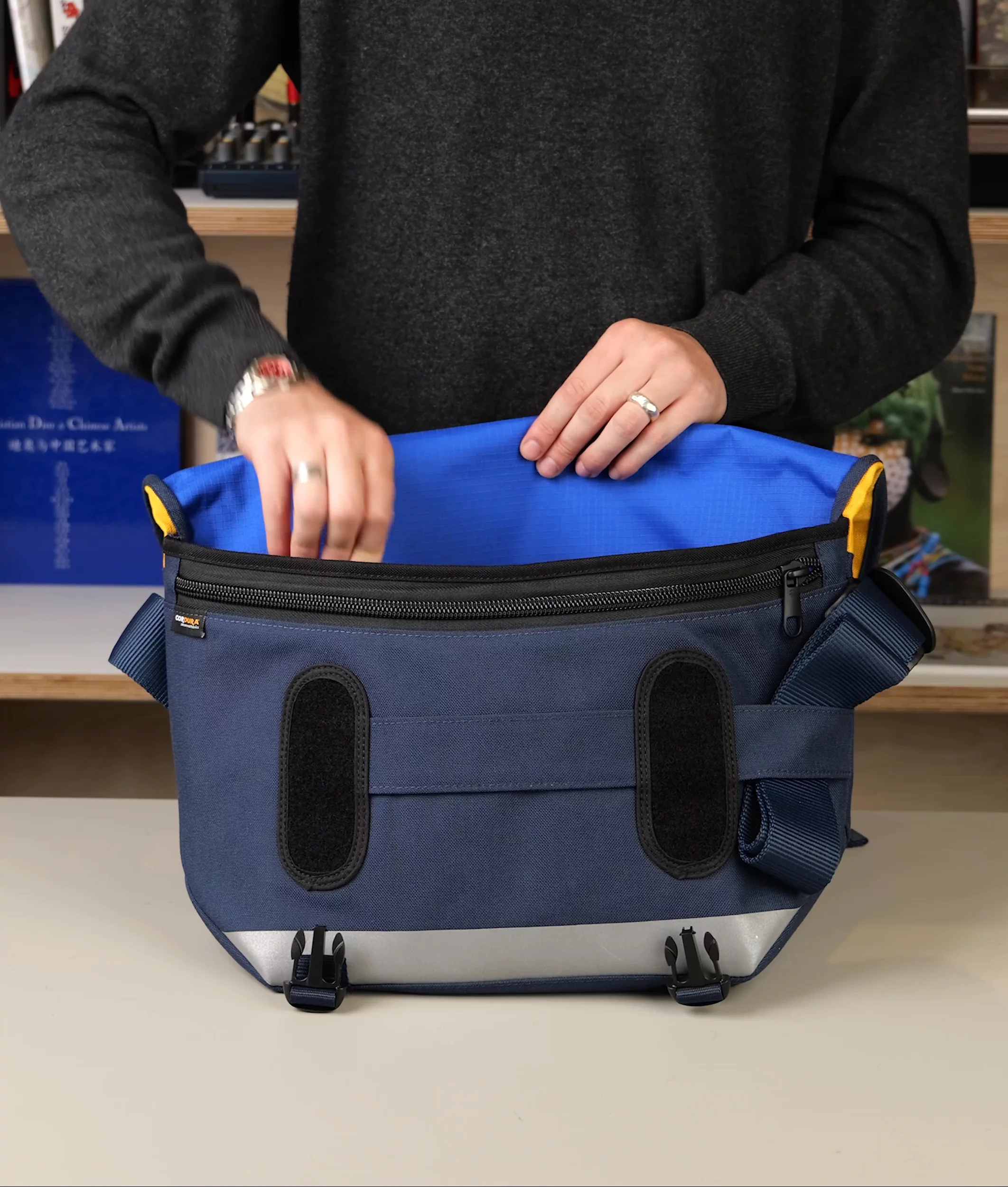 Crumpler Barney Rustle Blanket クランプラー Crumpler Barney Rustle Blanket - Road Bike Action