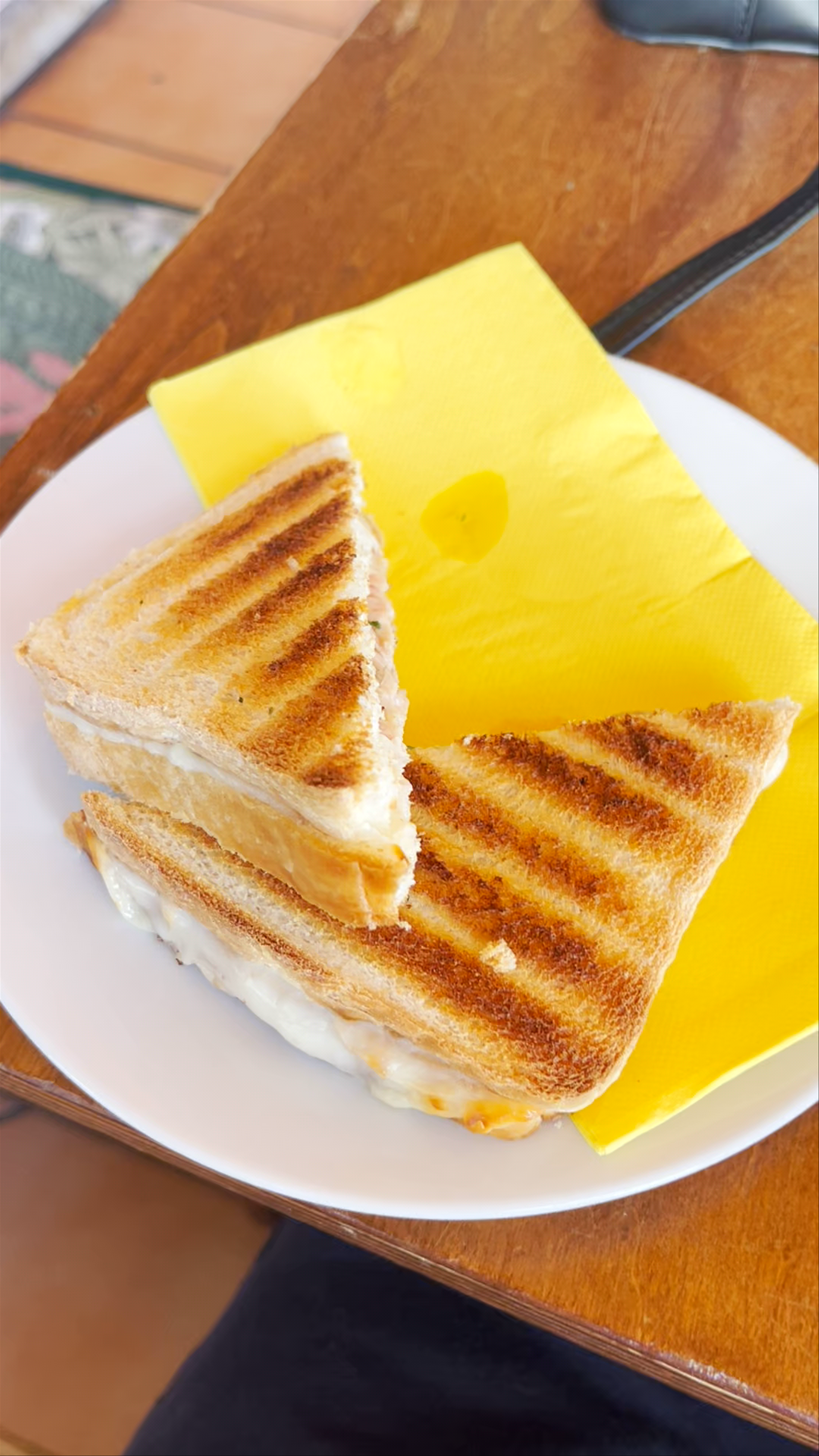 Flip Flop Bar: Cozy Toasted Sandwiches in Can Pastilla, Spain