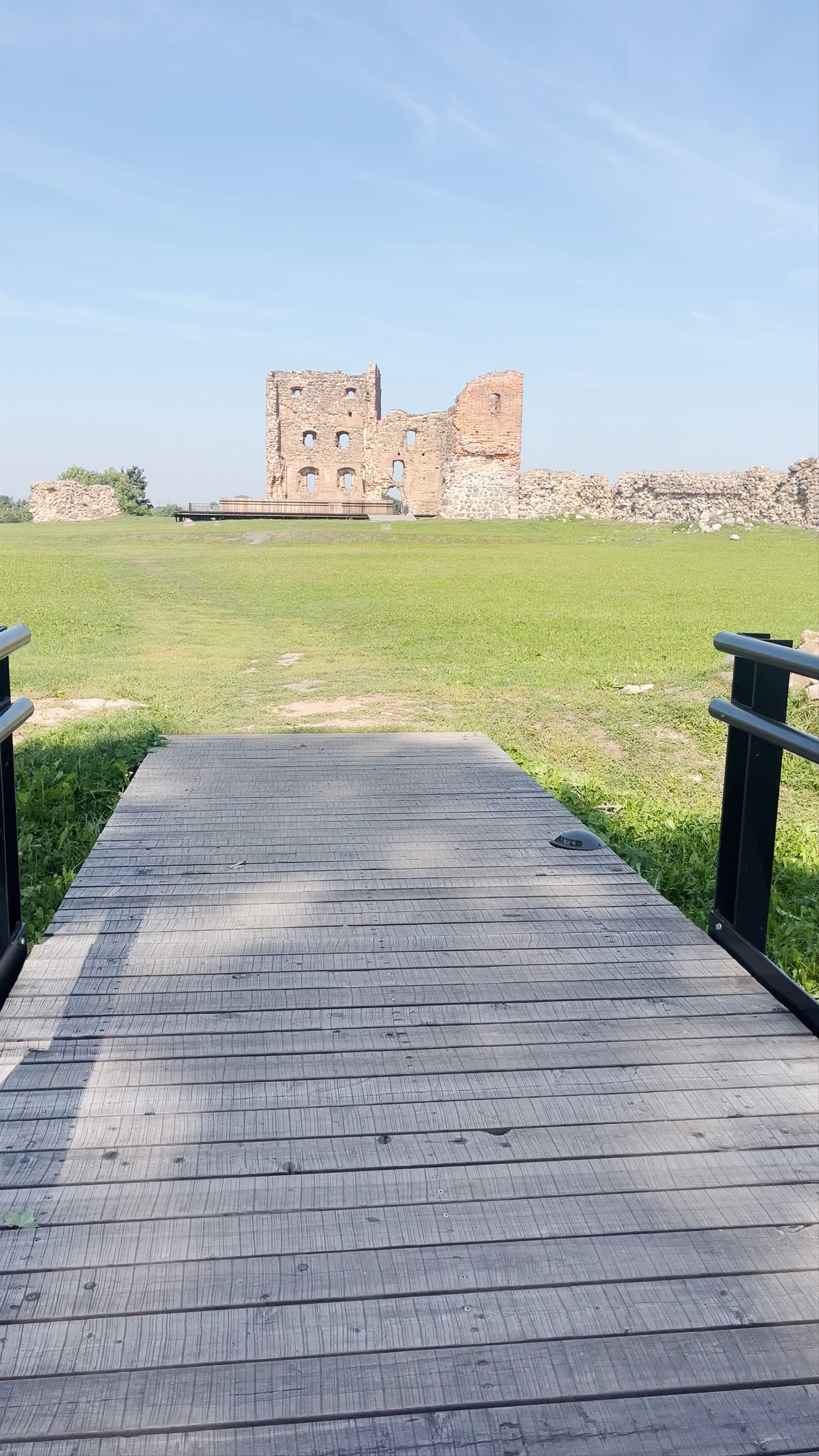 Ludzas Viduslaiku Pilsdrupas: Medieval Ruins of Ludza, Latvia