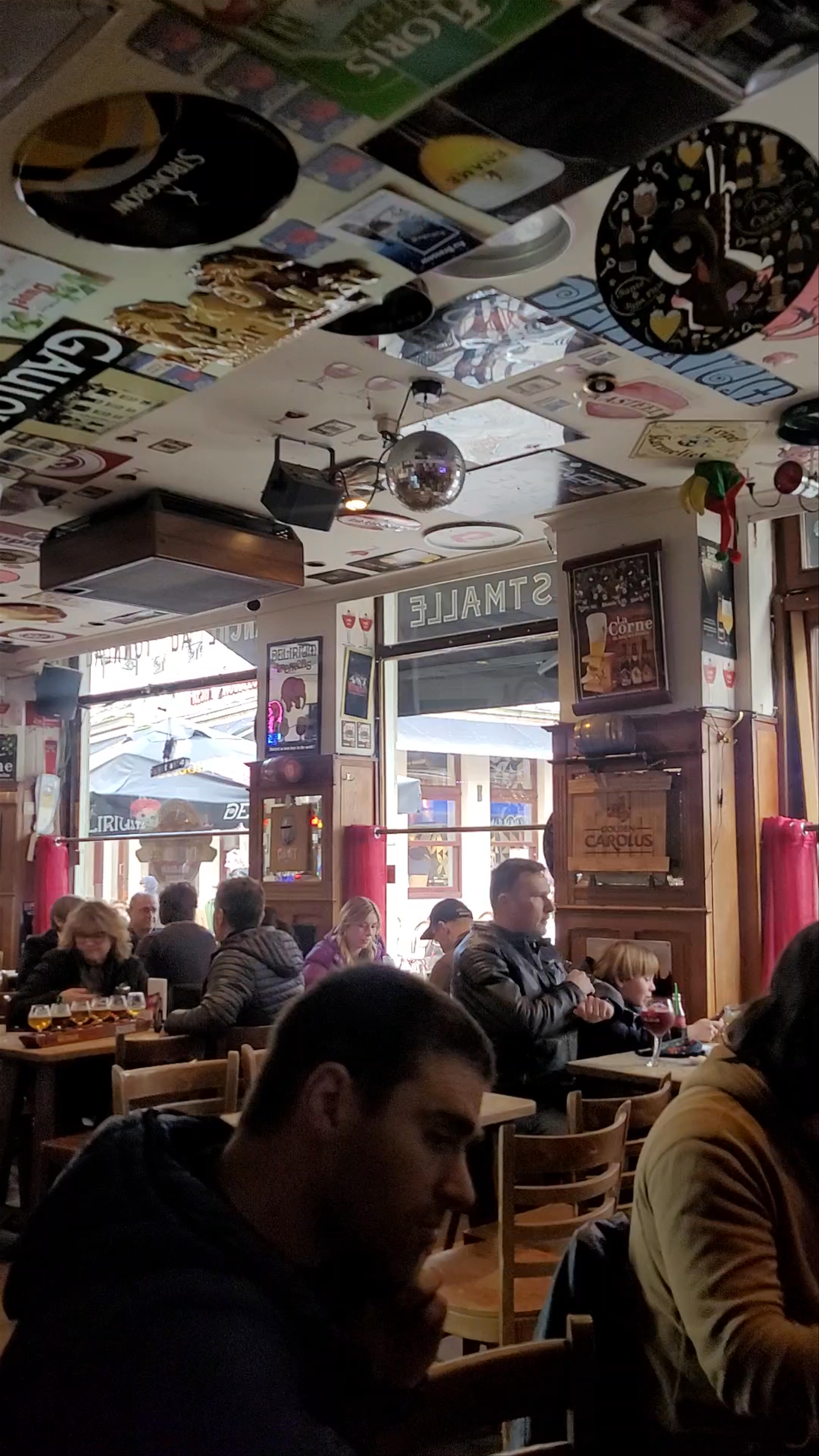 Au Brasseur: Cozy Belgian Brewery Experience in Brussels
