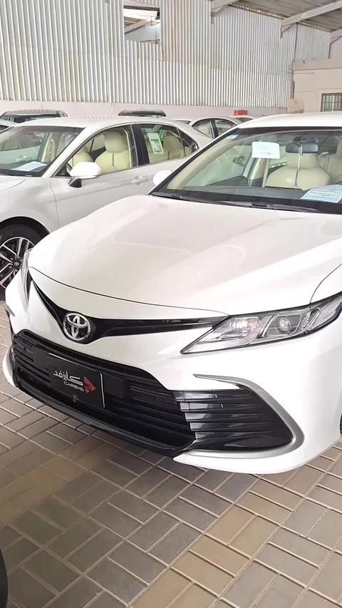 تويوتا كامري LE 2023