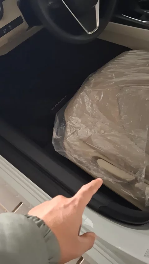 تويوتا كامري LE 2023