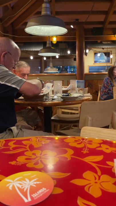 Islands Restaurant - Burgers Near Me - Palm Desert, California