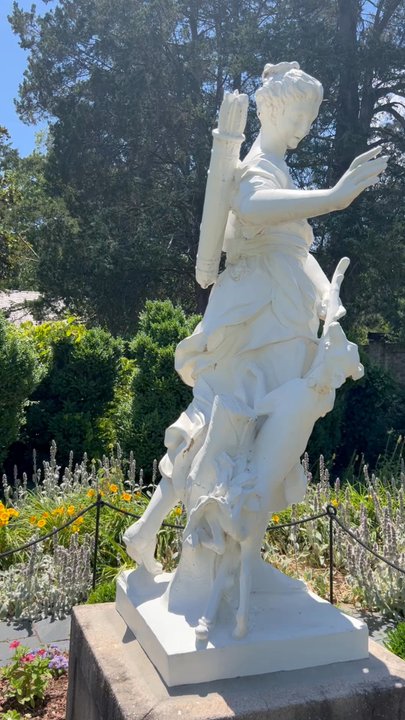 Chatham Manor - Statue at main entrance to gardens - Parks Near Me - Fredericksburg, Virginia