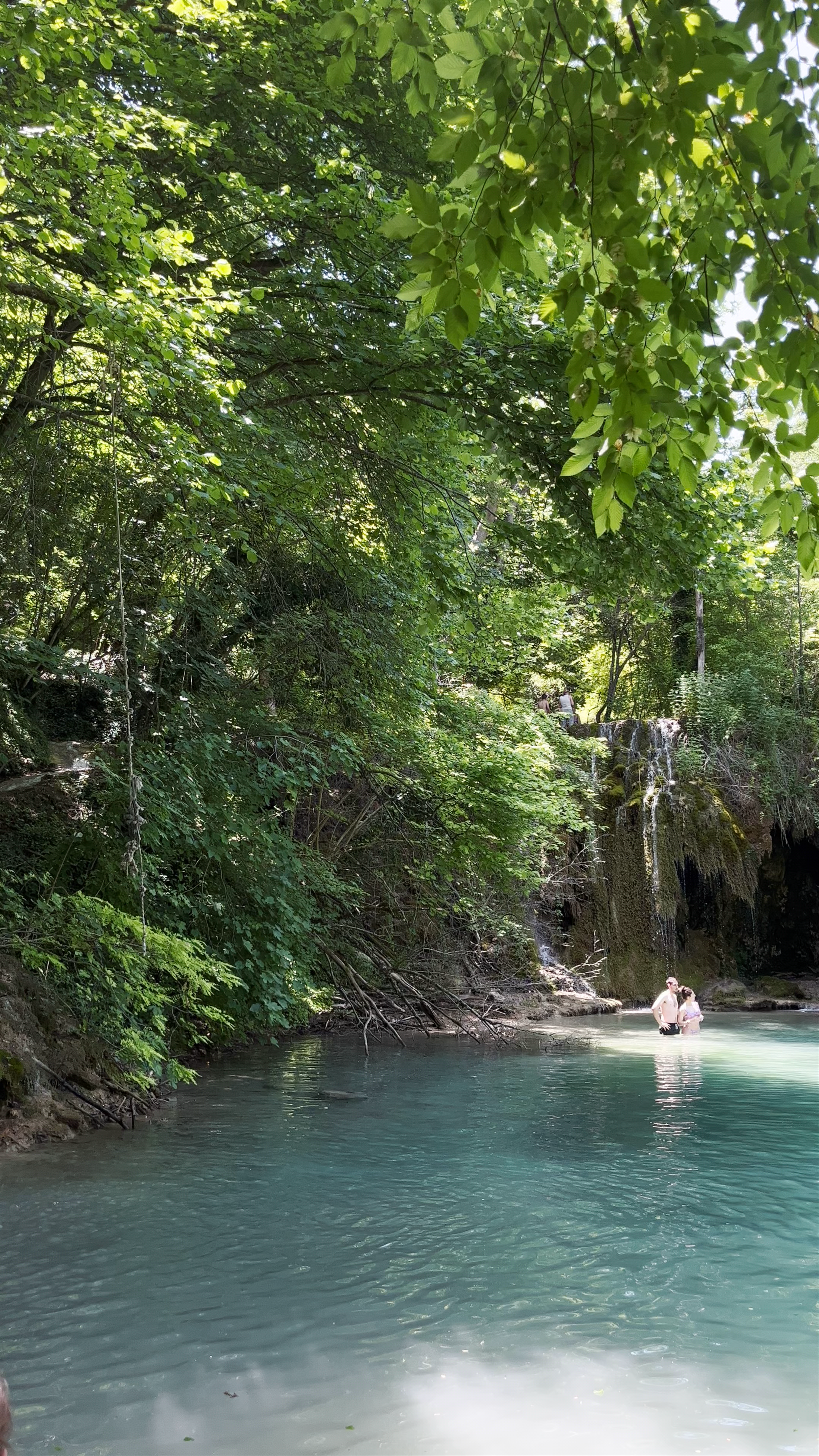 Γαλάζια λίμνη