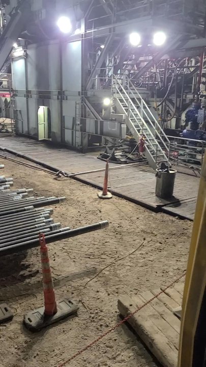 Allison Crane and Rigging - Crane assist wireline at rig - Crane Services Near Me - Pecos, Texas