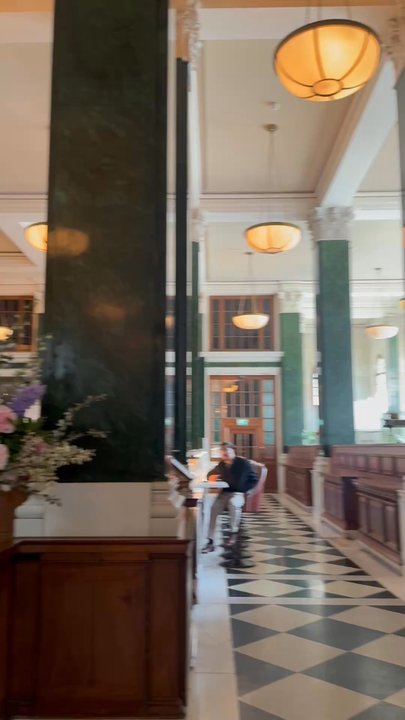 Millie's Lounge - British Near Me - London, XGL