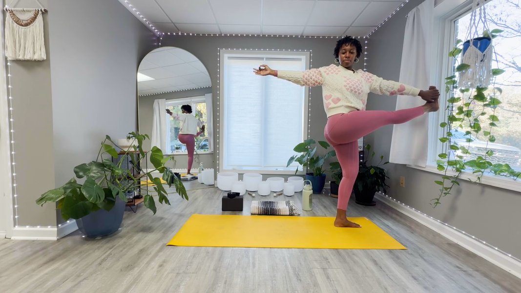 Bend, Bind & Balance: 10-Minute Flow