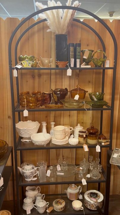 Treasure Trove Fleatique - Shop vintage glassware decor at treasure trove flea market in Pittsburgh - Antiques Near Me - Crafton, Pennsylvania