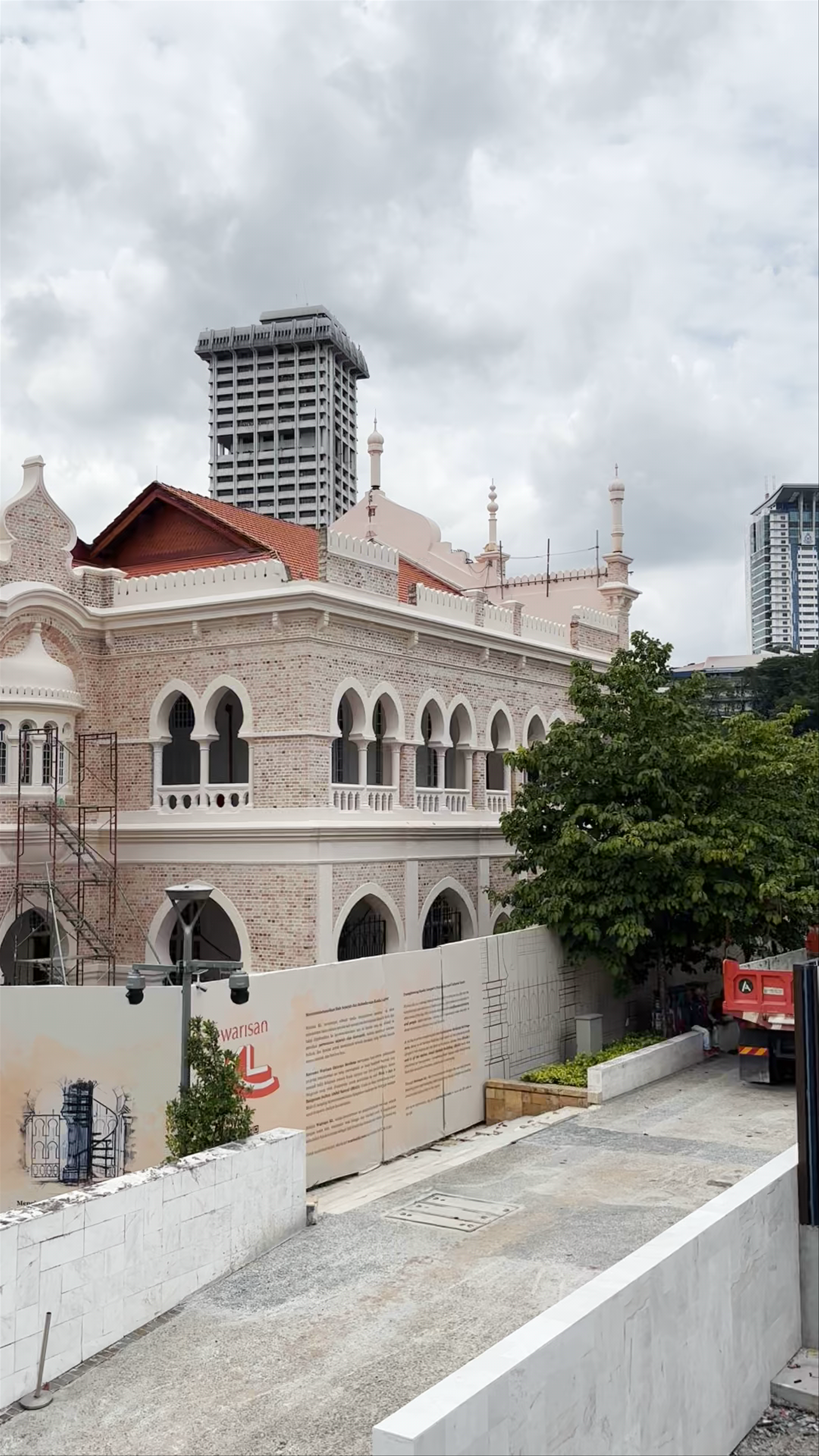 Masjid Jamek Pedestrian Bridge
