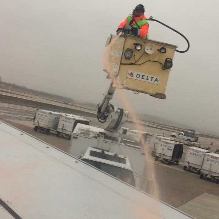 Delta Air Lines - 11.24.18 spraying deicing fluid on the wings before take off - Airlines Near Me - Dulles, Virginia