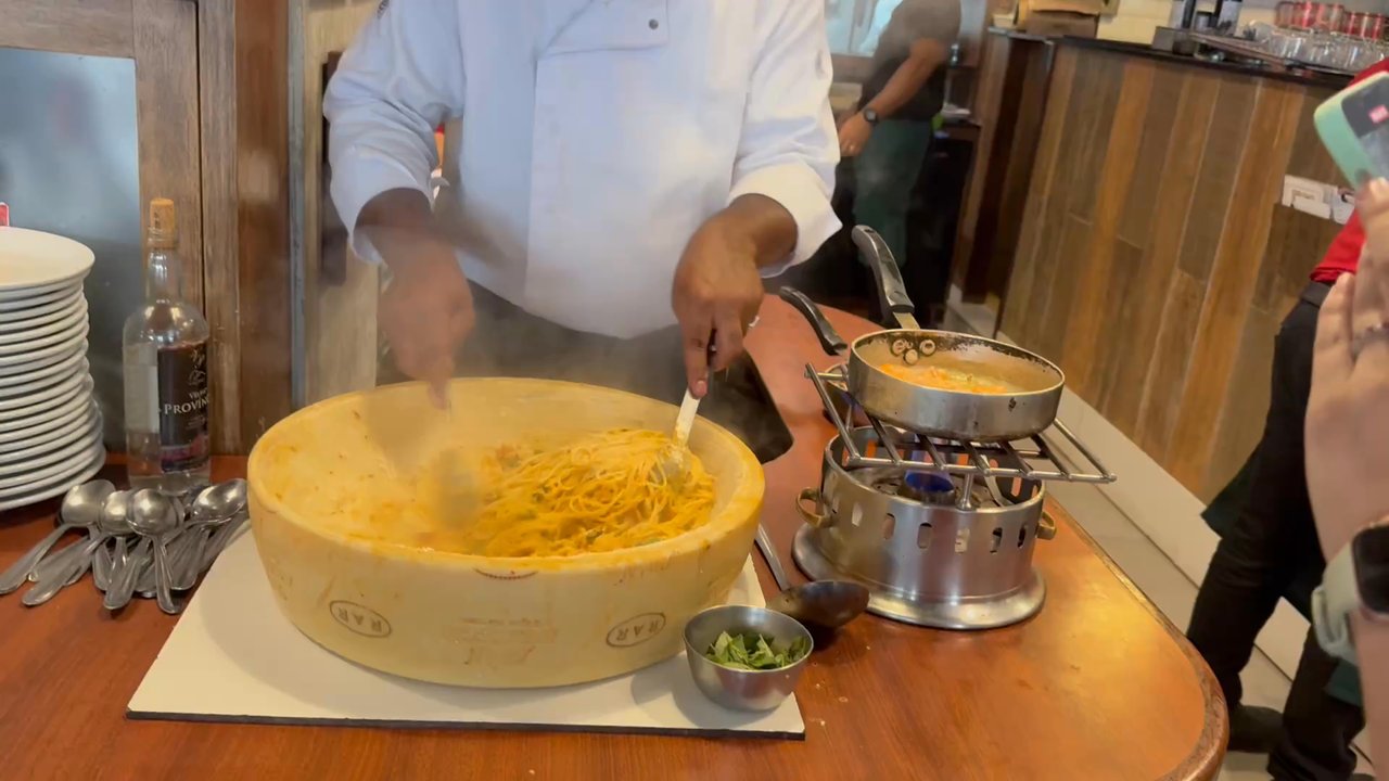 La Trattoria - Spaghetti being made - Italian Near Me - Rio de Janeiro, RJ